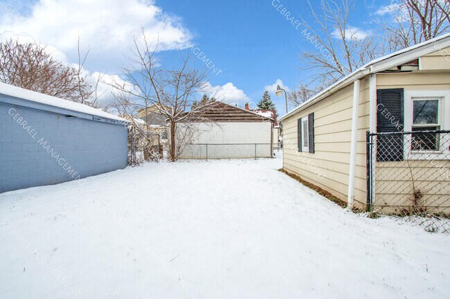 Building Photo - 1506 Waldman Ave