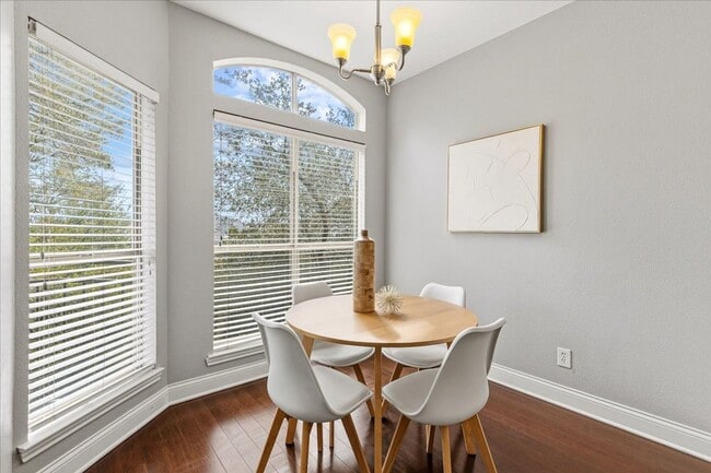 Building Photo - $1,500/mo – 2BR/1BA Condo in Northwest Austin with Stone Fireplace & Balcony