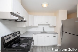 Building Photo - Collegeview