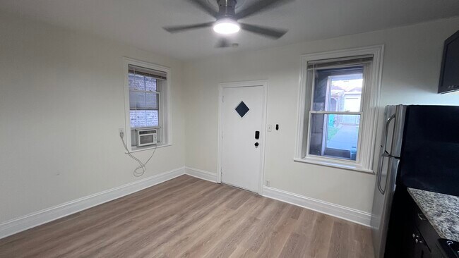 Foto del edificio - 2913 N Kedzie Ave