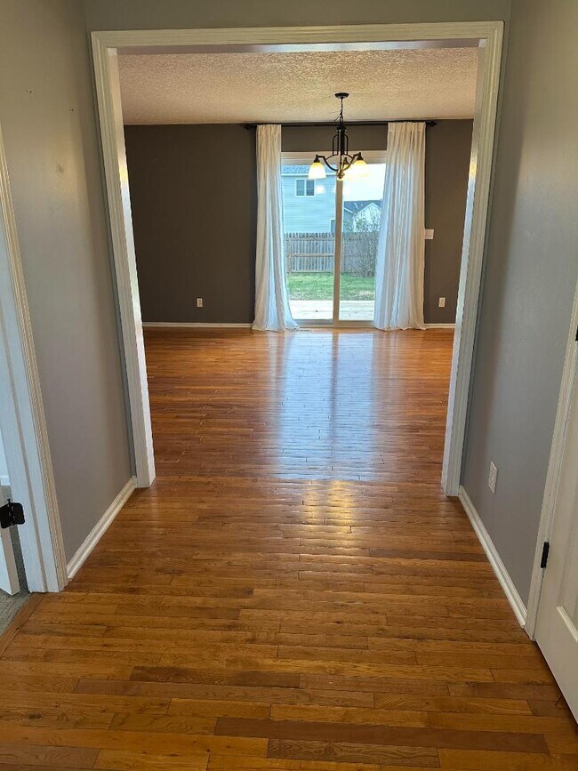 Foto del edificio - 658 Meadow Cir