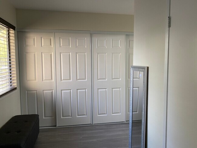 Foto del edificio - 9690 Elmview Dr