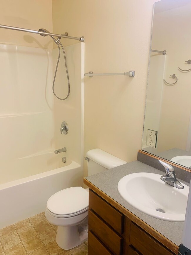 Building Photo - Great Northside Townhouse!