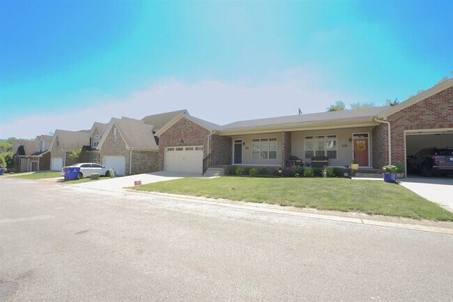 Building Photo - 825 Denzil Ave