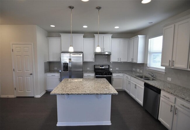 Building Photo - 10612 Harwood Overlook Cove