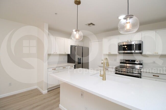 Building Photo - 3716 E University Dr