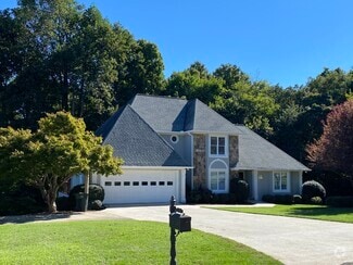 Building Photo - 178 Cloudland Rd N