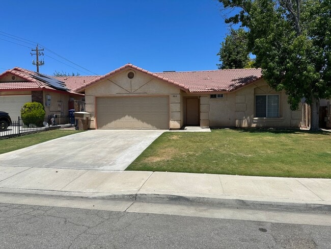 Building Photo - 3 Bedroom/2 Bath Home in the Southwest - $...