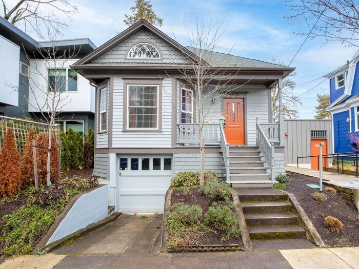Foto principal - 2 bedroom, 1.5 bath single-family home now...