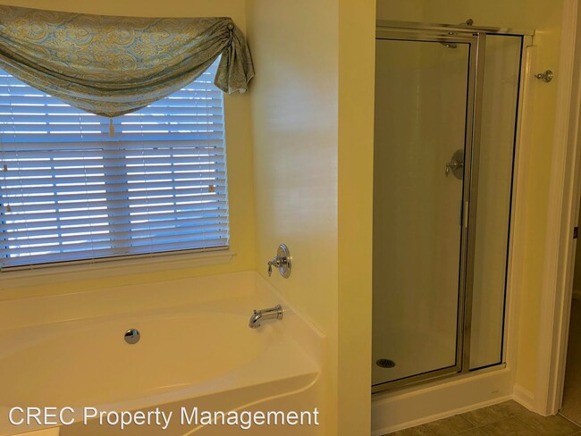 Building Photo - 3 br, 2.5 bath House - 1557 Ashley Gardens...