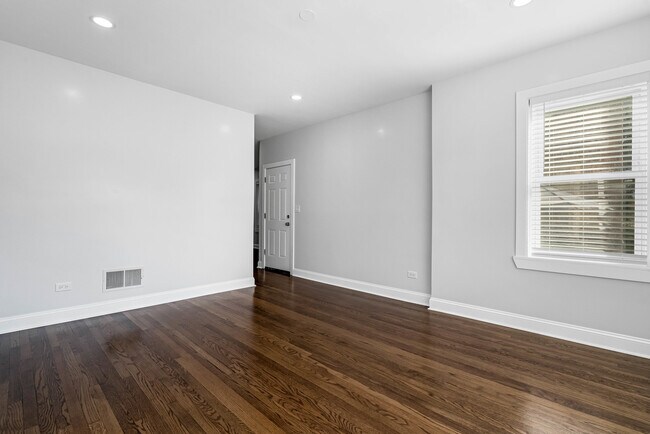 Foto del edificio - 1837 N Mason Ave