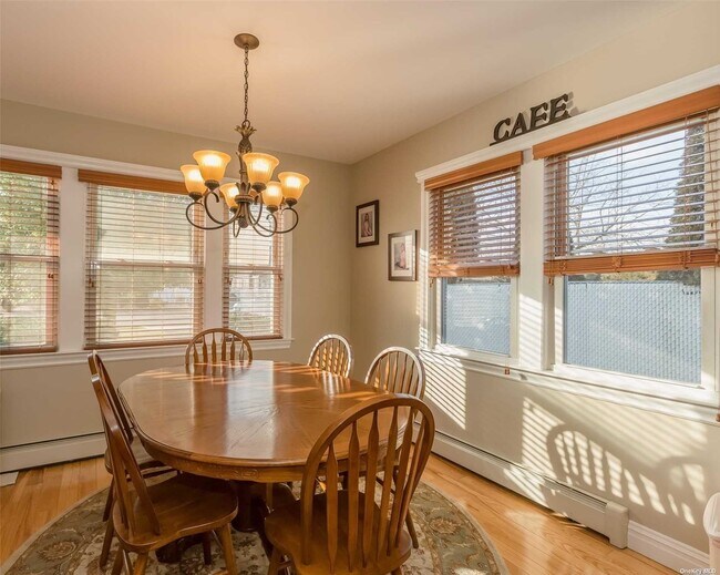 Foto del edificio - 1295 Smithtown Ave