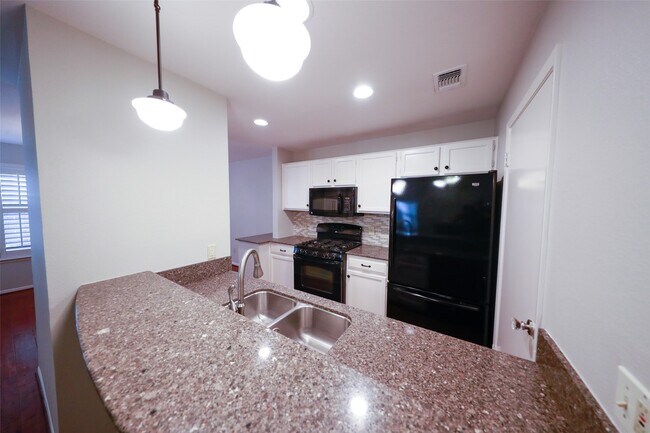 Foto del edificio - 70 Cokeberry Ct