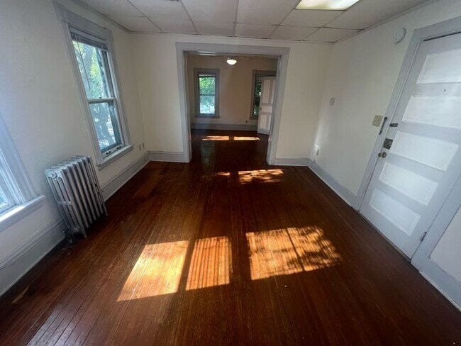 Building Photo - 937 Williamson St