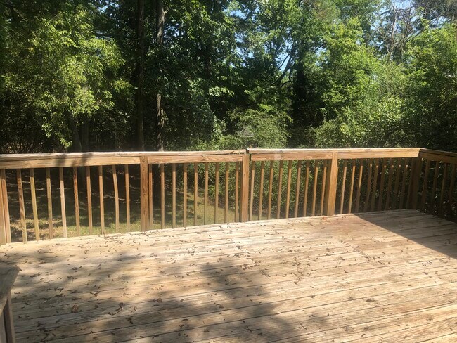 Foto del edificio - 501 Rosewell Ln