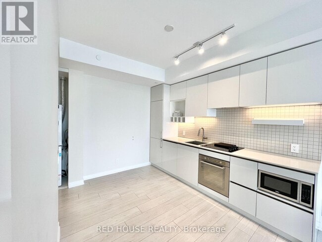 Photo du bâtiment - 898 Portage Pkwy