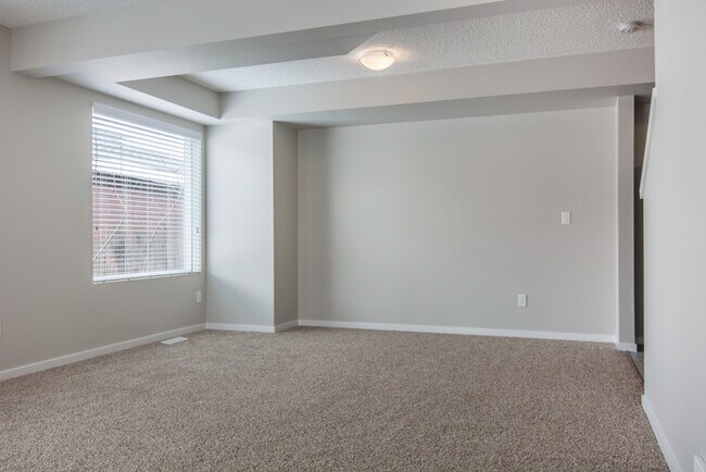 Building Photo - 4705-D-4749 49 Ave