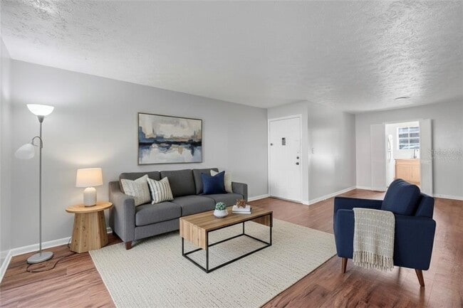 Foto del edificio - 4212 Lake Underhill Rd