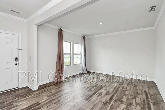 Building Photo - 8315 Flint Hill Dr