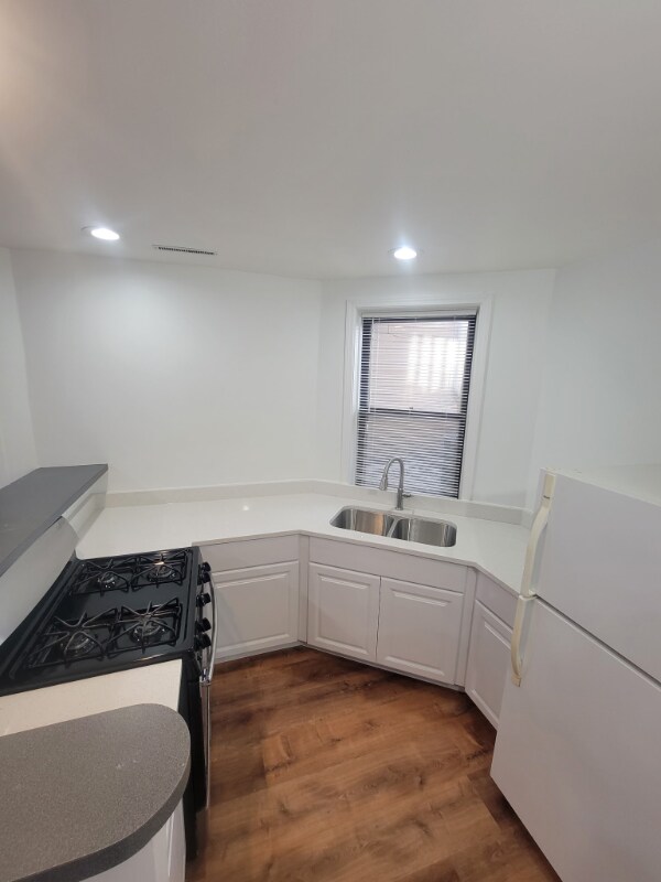 Foto del edificio - 3022 N Christiana Ave