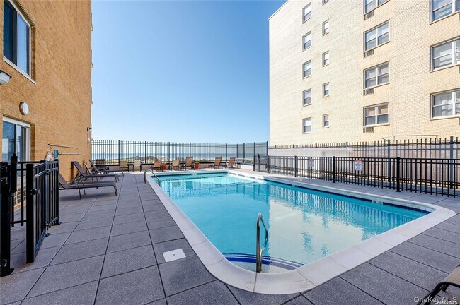 Foto del edificio - 650 Shore Rd