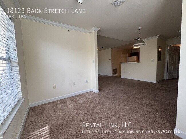 Foto del edificio - 18123 Back Stretch Ln