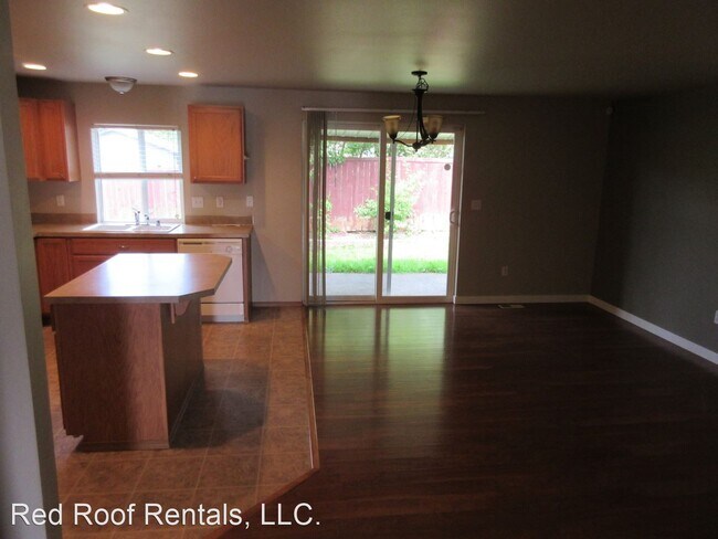 Foto del edificio - 3 br, 2 bath House - 517 E 49th St