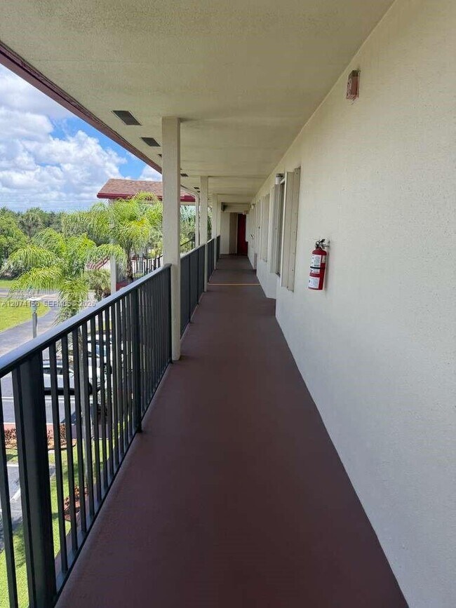Foto del edificio - 1600 SW 127th Way