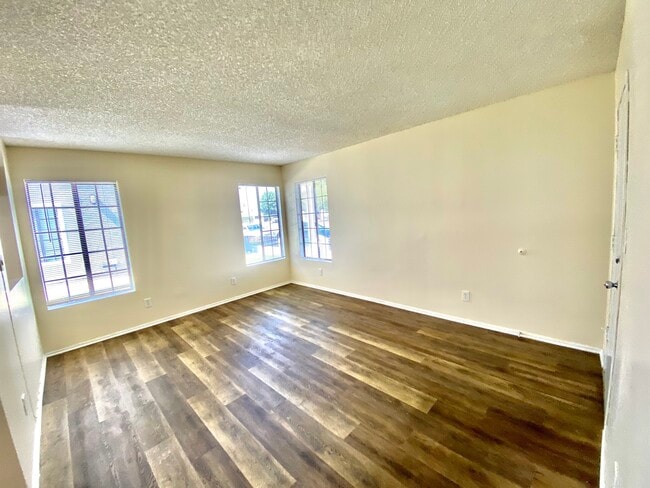 Foto del edificio - 2908 E South St