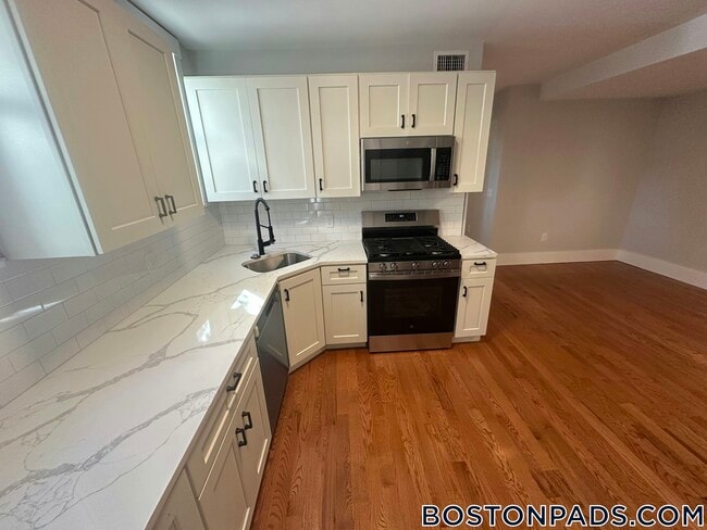 Building Photo - 118 Marginal St