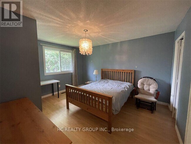 Building Photo - 84 Daleview Crescent