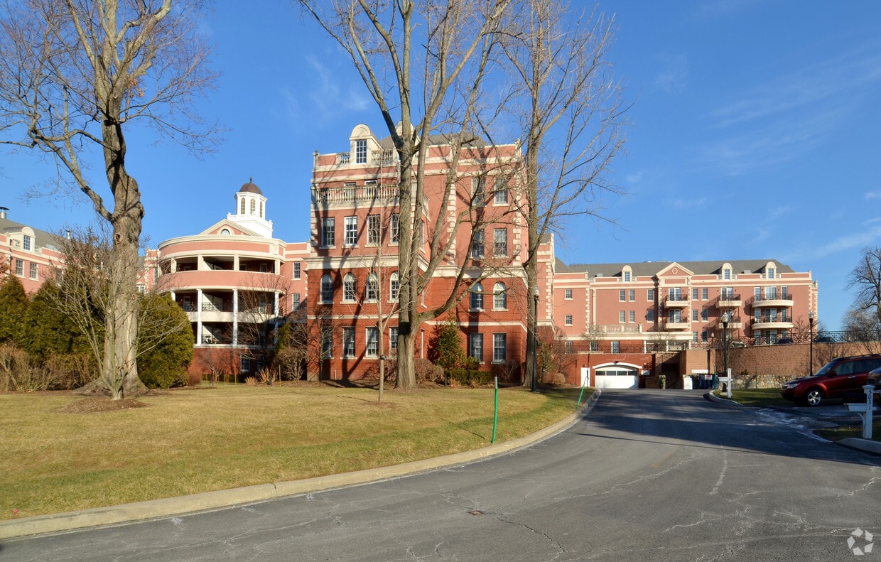 Building Photo - 300 Theall Rd