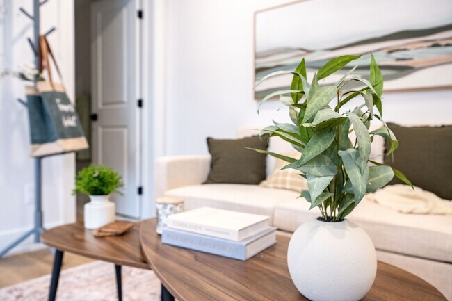 Building Photo - 142 Young St