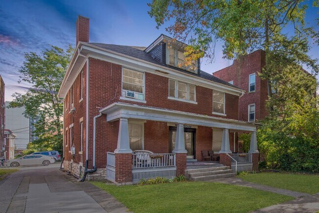 Foto del edificio - 277 Lyndhurst Pl