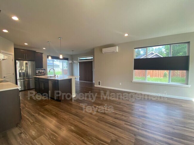 Building Photo - 9000 Bay Cir