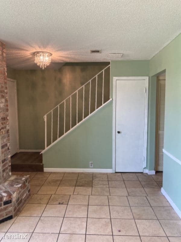 Building Photo - 3 br, 2.5 bath House - 4309 Woodland Dr