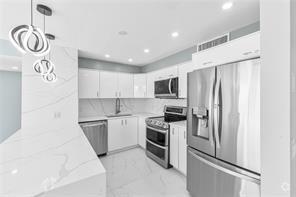 Building Photo - 2874 NE 183rd Ln