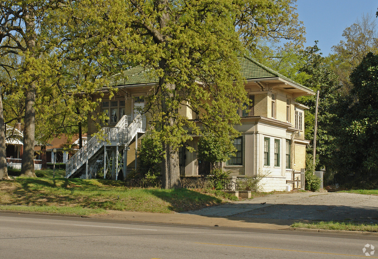 Building Photo - 1642 Poplar Ave