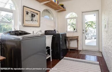 Foto del edificio - 302 Fordham Dr