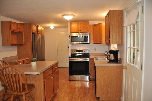 Foto del edificio - 147 High Rock Rd
