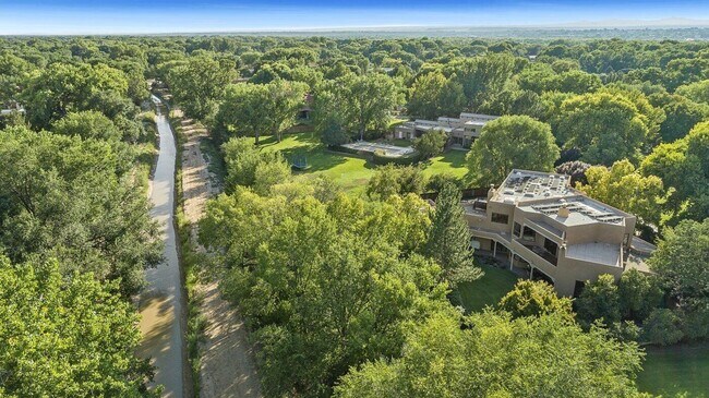 Building Photo - 1600 Padre Roberto Rd NW