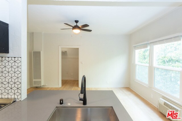 Building Photo - 1037 Hyperion Ave