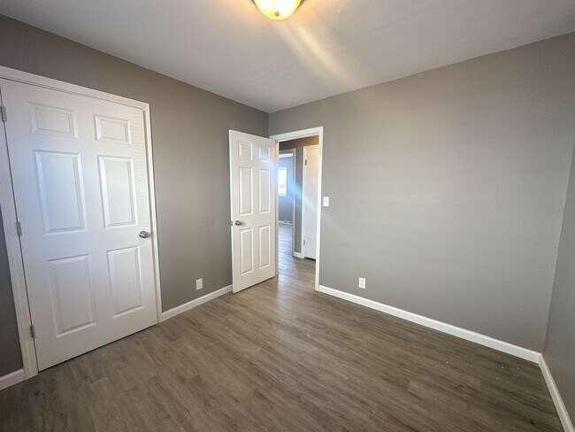Building Photo - 5760-5762 N 99th St. (Duplex)
