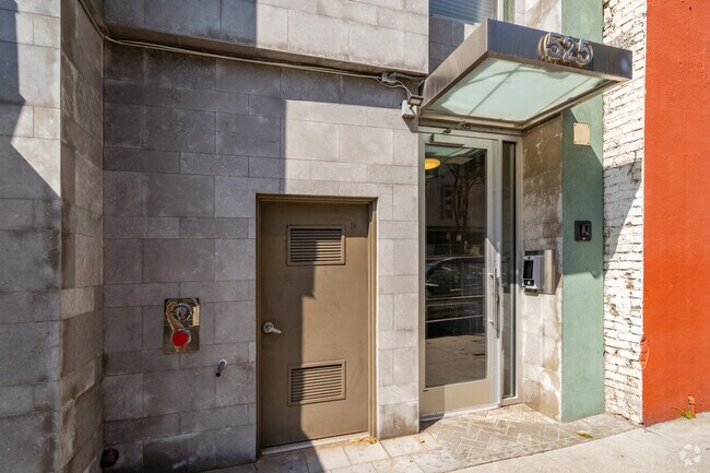 Entrance - 515-525 Gough St