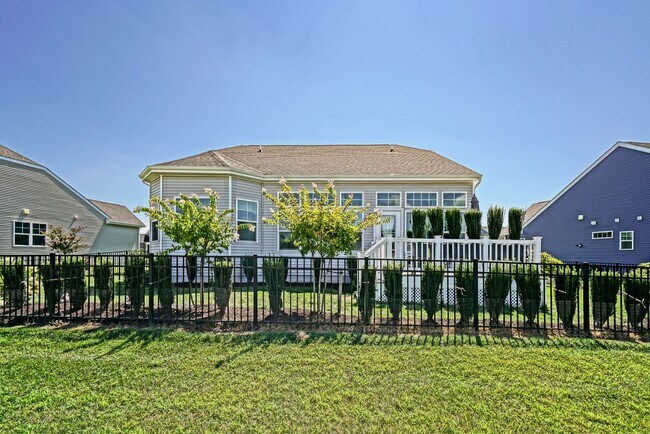 Foto del edificio - Beautiful home in Peninsula Lakes