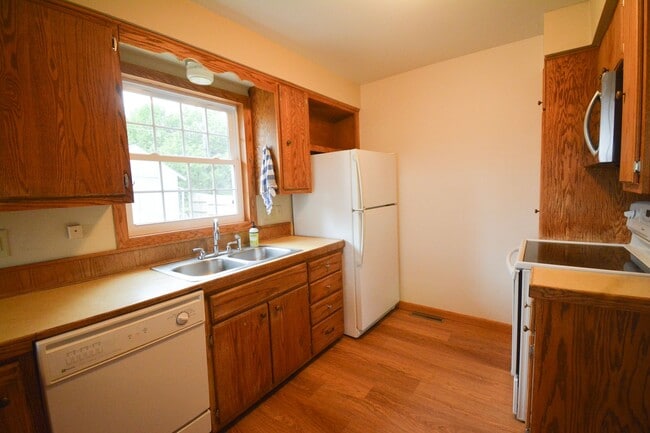Building Photo - Beautiful multi-level with Gorgeous Yard and LOTS of Storage!