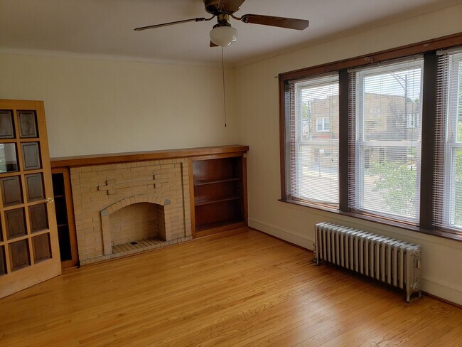 Building Photo - 5240 Irving Park Rd