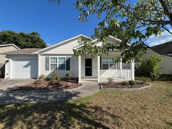 Welcome to this well-appointed 3-bedroom, 2-bath home in Leland, NC - Welcome to this well-appointed 3-bedroom, 2-bath home in Leland, NC
