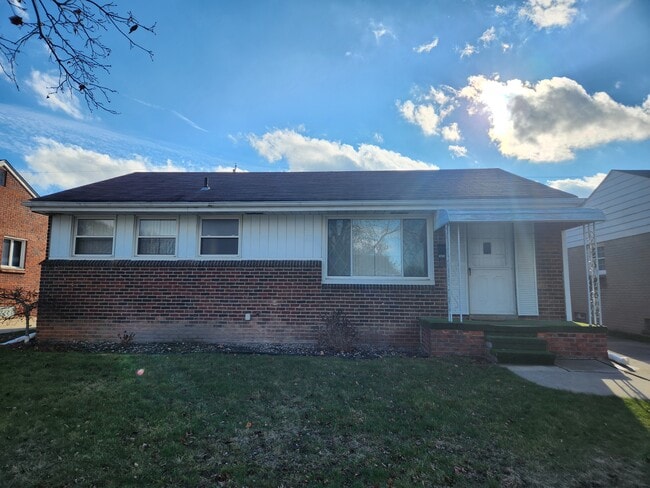 Foto del edificio - 1633 Emmons Blvd