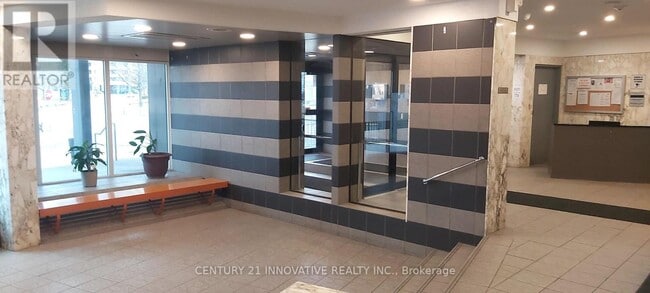Building Photo - 5 San Romanoway